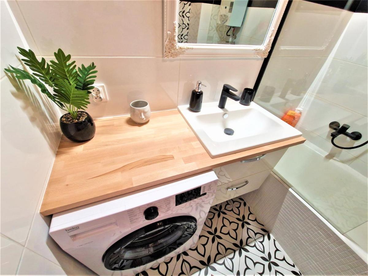 J&W Apartments Swietojanska Rooms Warsaw Ngoại thất bức ảnh