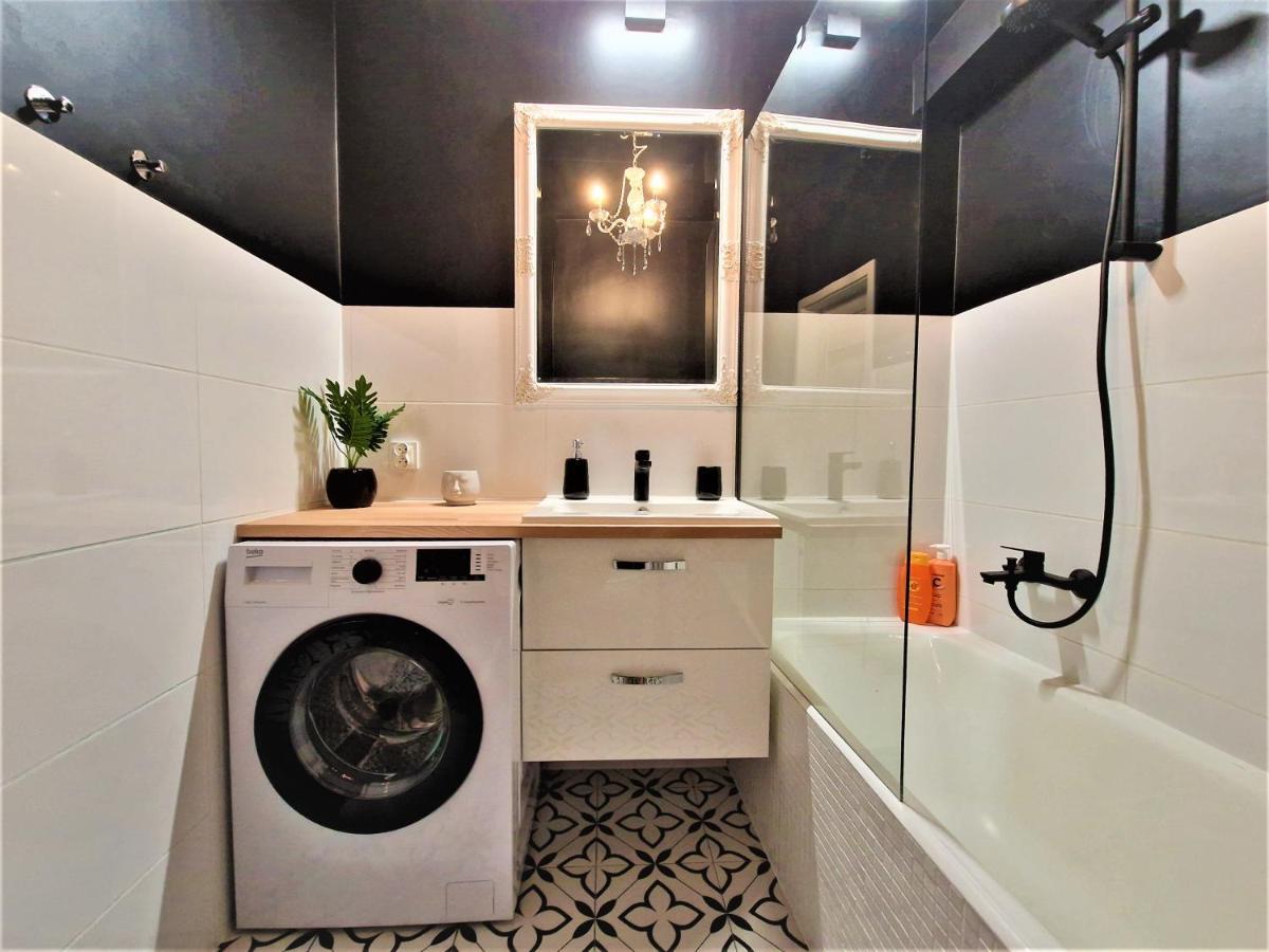 J&W Apartments Swietojanska Rooms Warsaw Ngoại thất bức ảnh