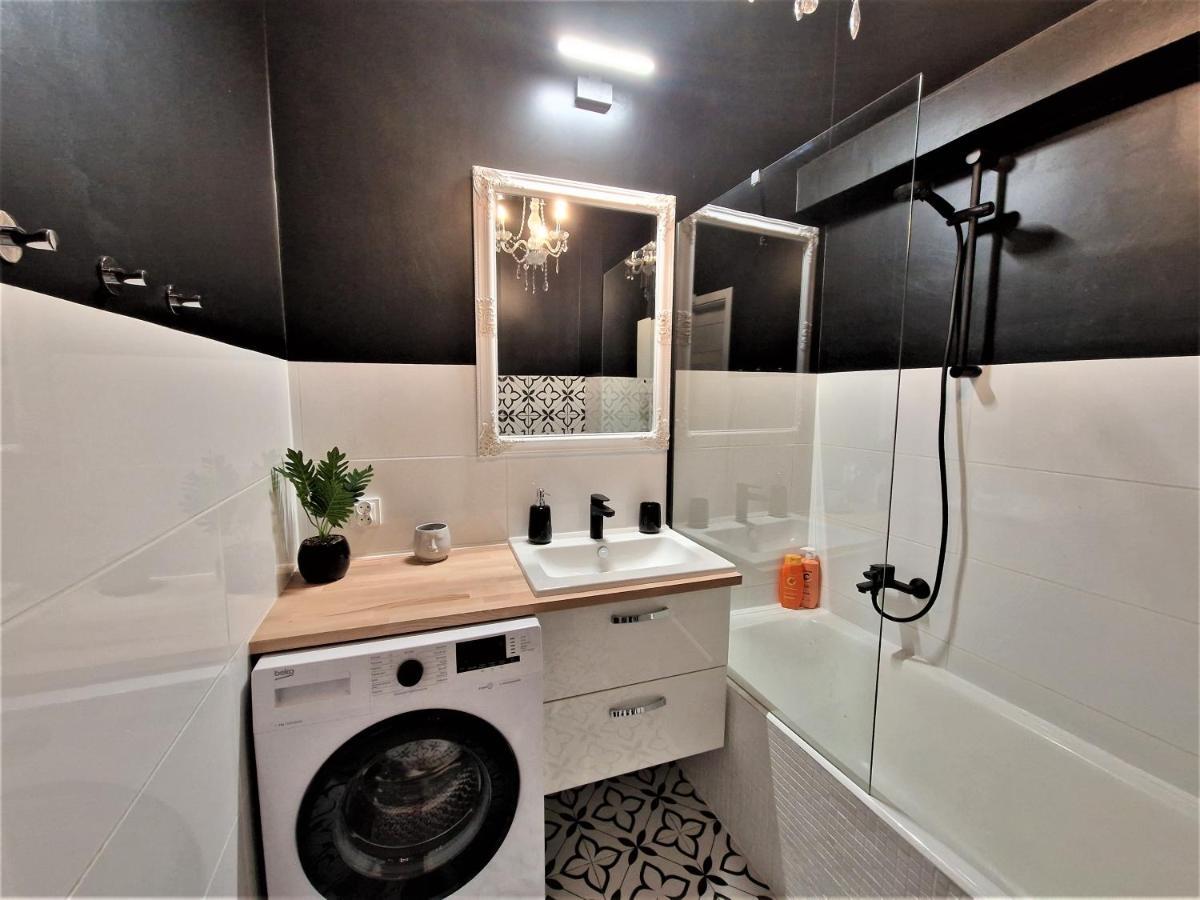 J&W Apartments Swietojanska Rooms Warsaw Ngoại thất bức ảnh
